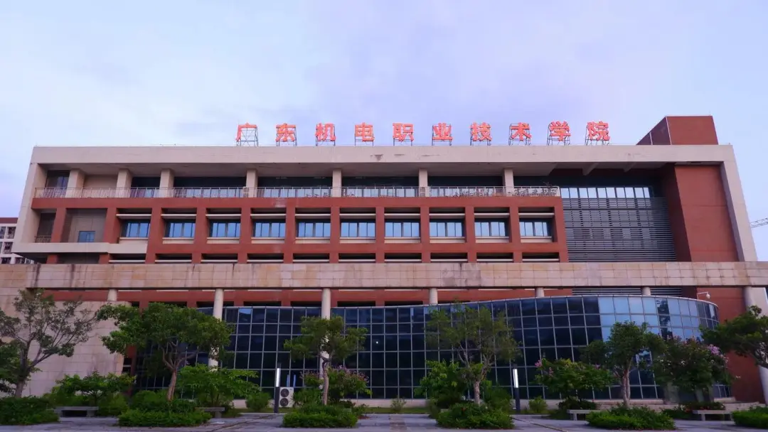 高校发文：暂停科研系列职称评审！