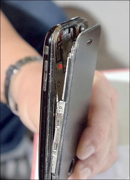 iphone 3gs发胀爆裂 电池老化正常与否