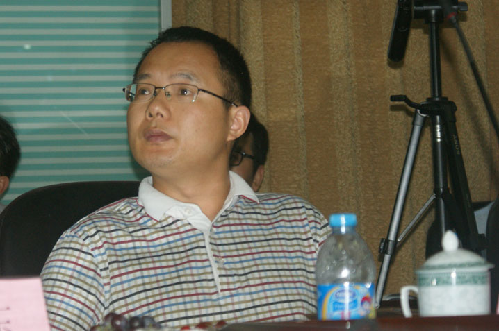 汽车腐蚀与防护专业委员会秘书长、奇瑞汽车股份有限公司科长、本次大会主持人宋先志先生（摄影：赵泽南）
