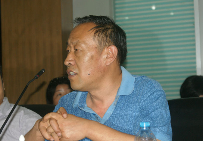 汽车腐蚀与防护专业委员会委员、中化化工科学技术研究总院腐蚀控制研究所所长王恩生先生在做报告