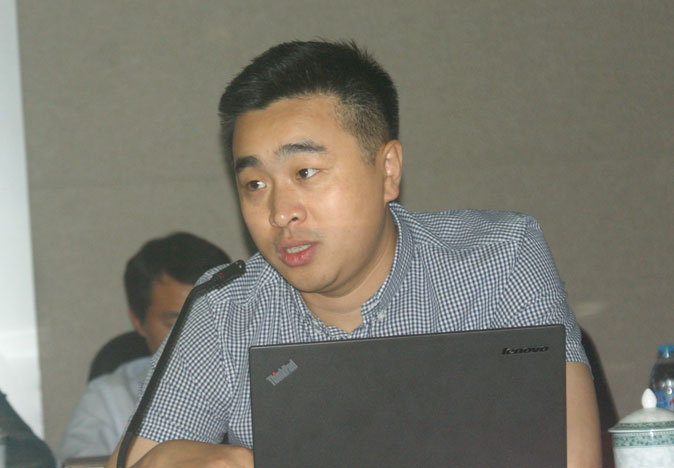 中信微合金化技术中心张伟先生在做题为“汽车排气系统腐蚀及不锈钢开发和应用”的报告