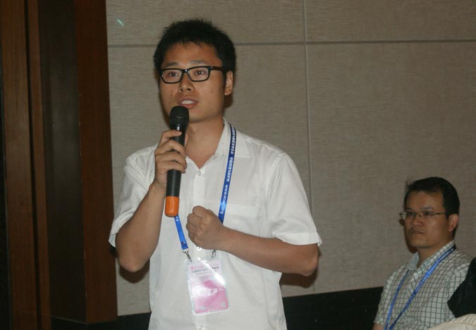 与会嘉宾就大会特邀报告进行提问讨论