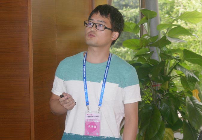 疲劳与断裂力学分会场（二）报告人在做报告