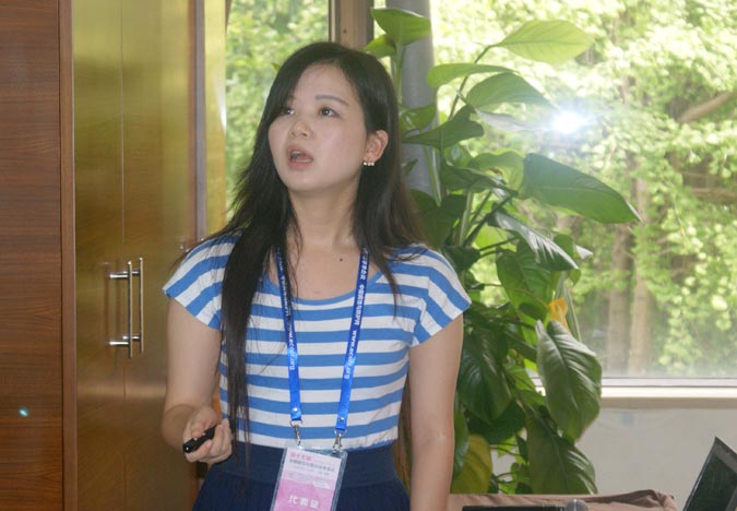 疲劳与断裂力学分会场（二）报告人在做报告