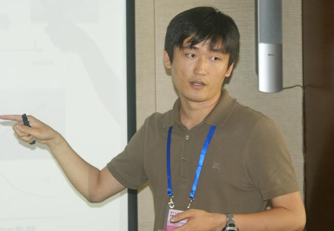 疲劳与断裂力学分会场（二）报告人在做报告
