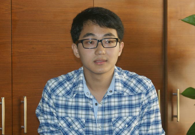 疲劳与断裂力学分会场（二）报告人在做报告