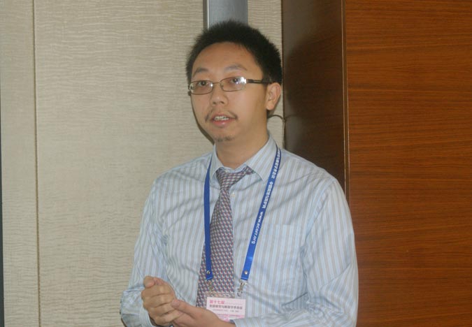 疲劳与断裂力学分会场（二）报告人在做报告